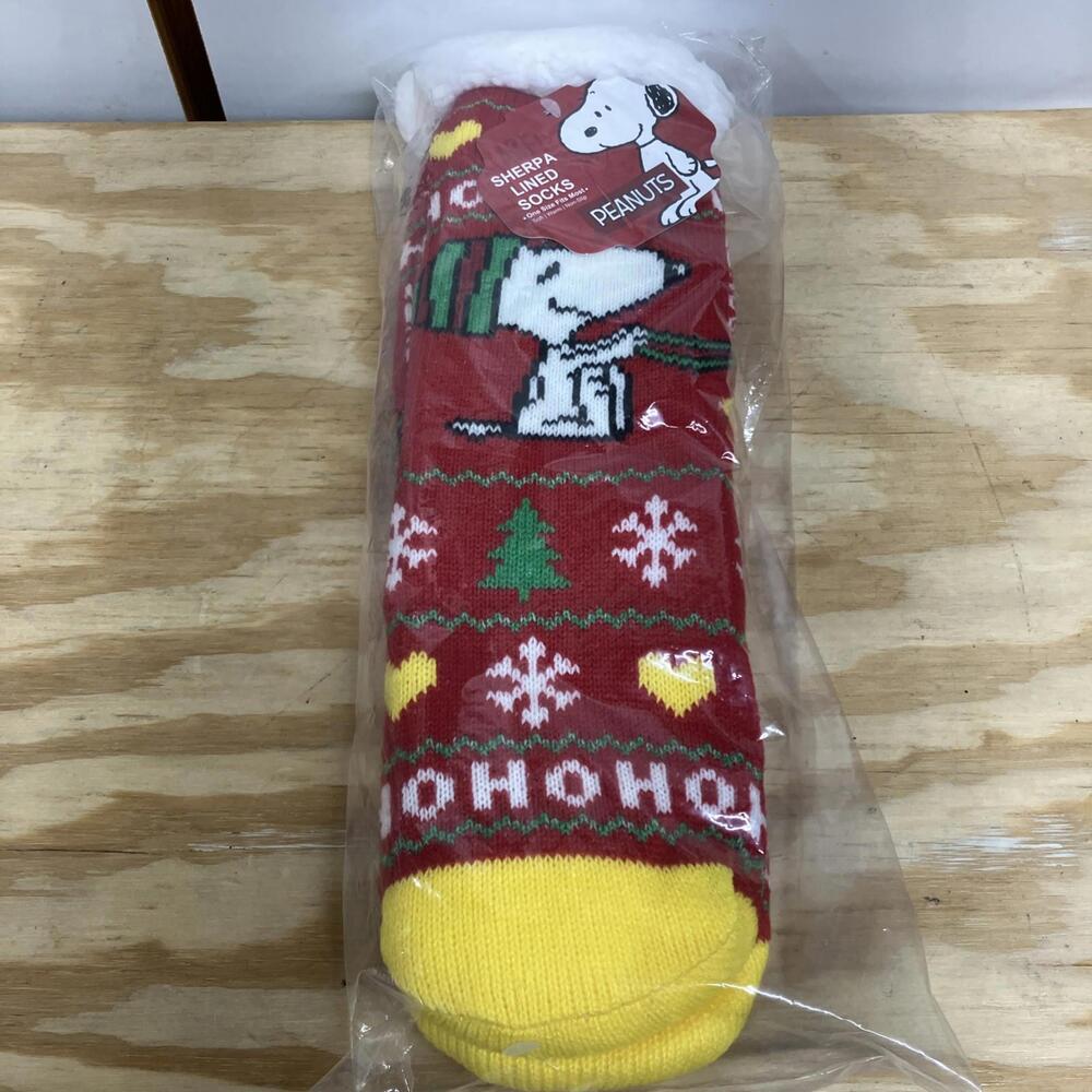 NWT Peanuts Snoopy Sherpa No Slip Socks OS
